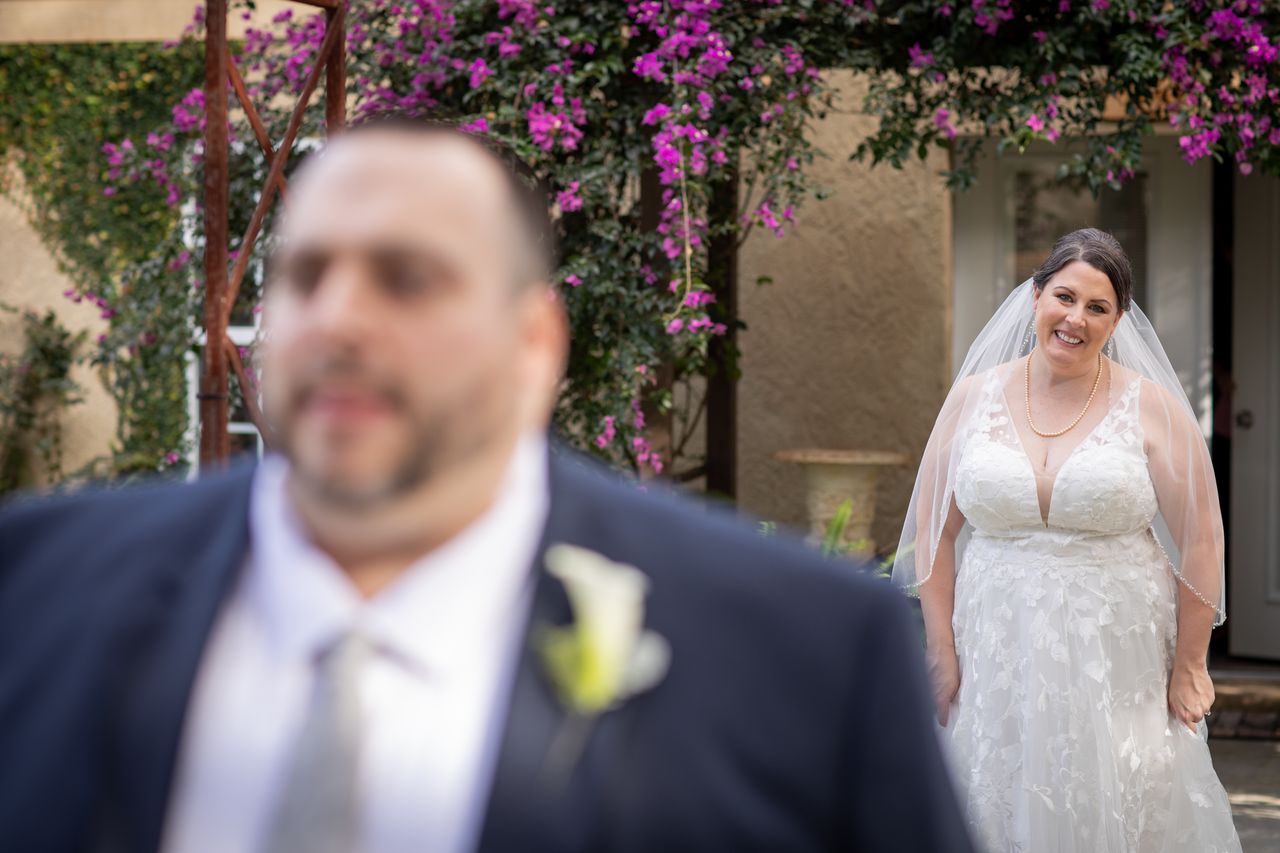 BLB-Haceinda-Fall-Wedding-Couples-First-Look