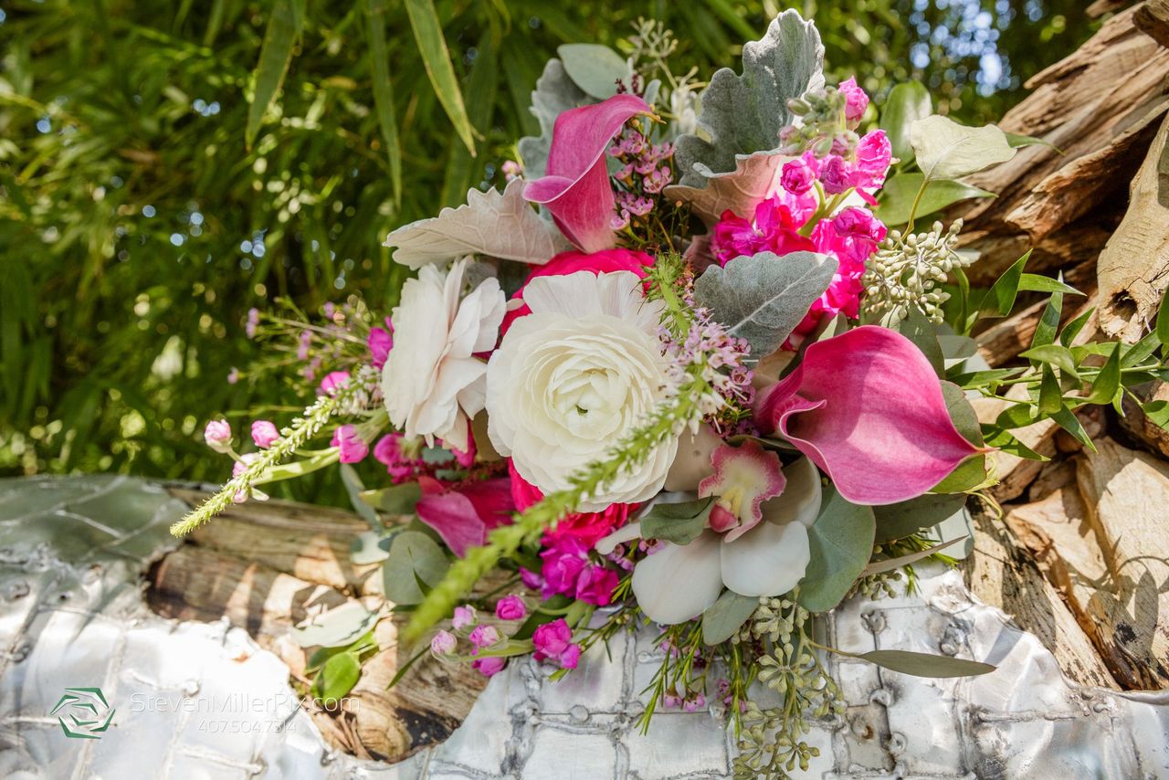 beautiful-florals-on-wedding-arch-at-blb-hacienda