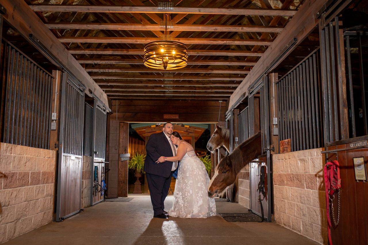 Fall-Wedding-Newlyweds-Picture-In-Side-Stable