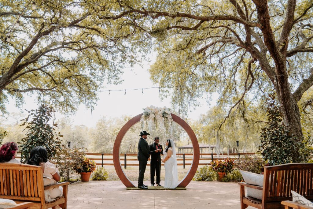 The-Couple-at-the-Altar